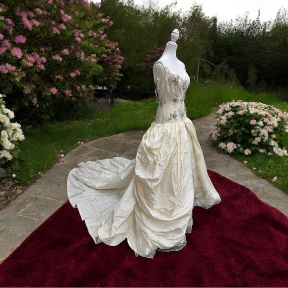 ST.Pucchi by Rani #9385 Bridal Ball Gown Wedding DRESS SZ 10 SiLk Ivory #5 - Picture 2 of 11